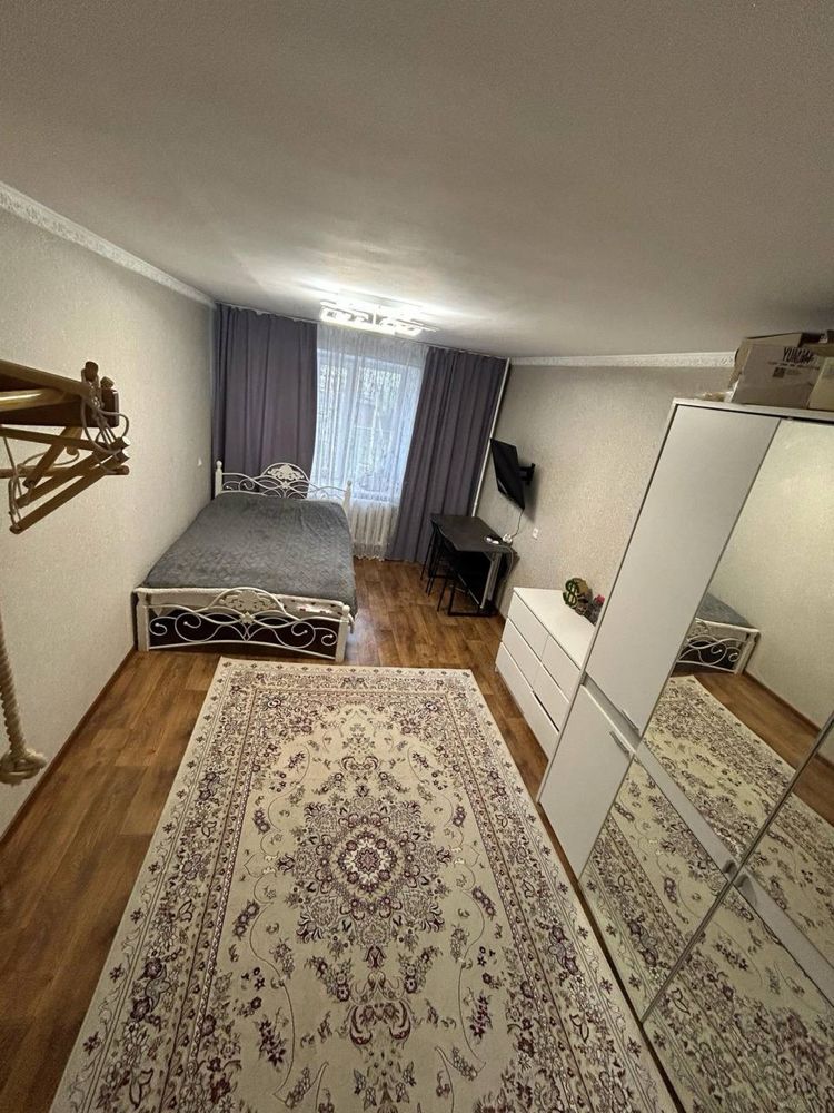 Продам квартиру трехкомнатную