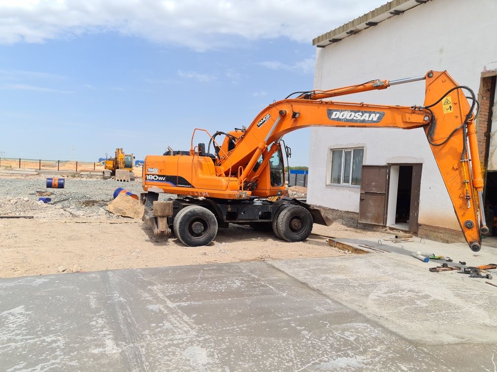 Колесный эксковатор Doosan 180 W-V