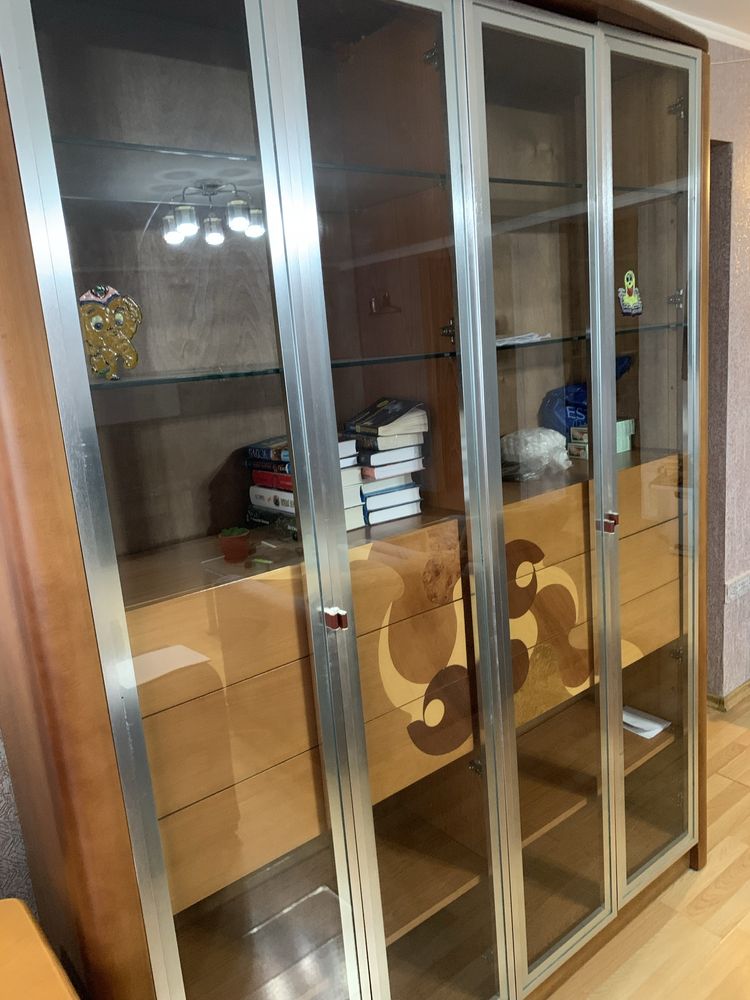 Шкаф книжный из натурального светлого дерева