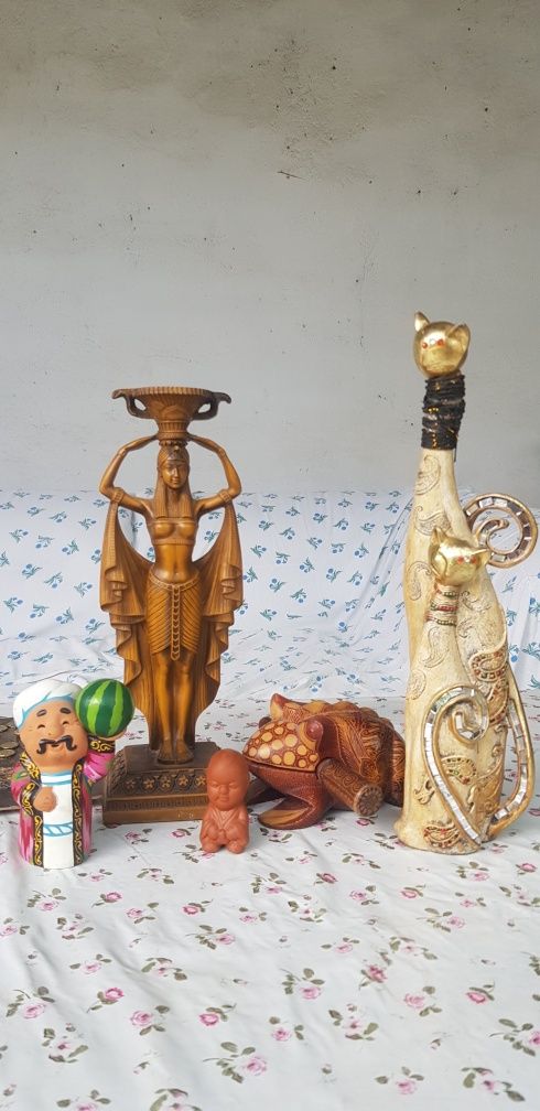 Статуетки продам