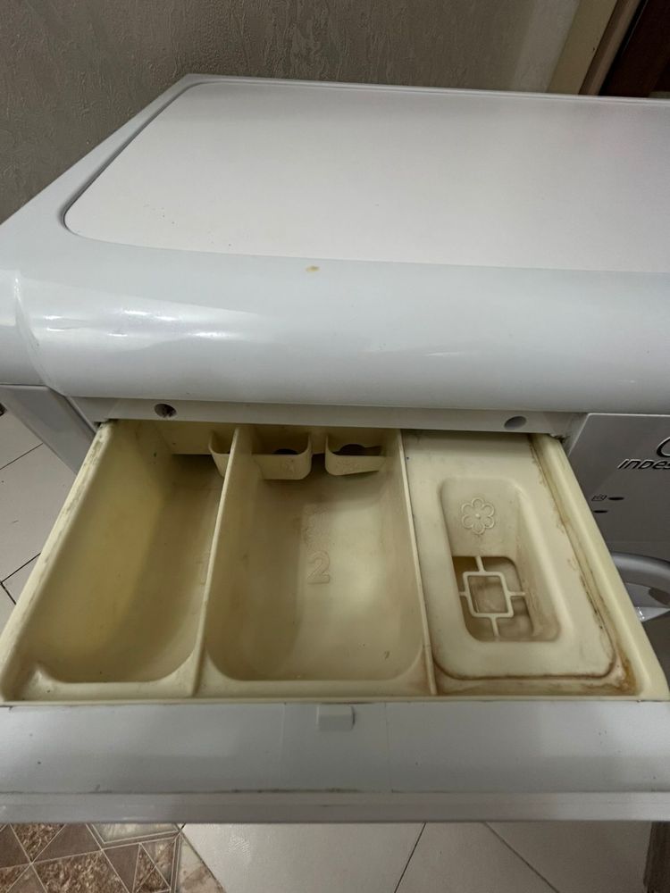 Стиральная машина бренда INDESIT