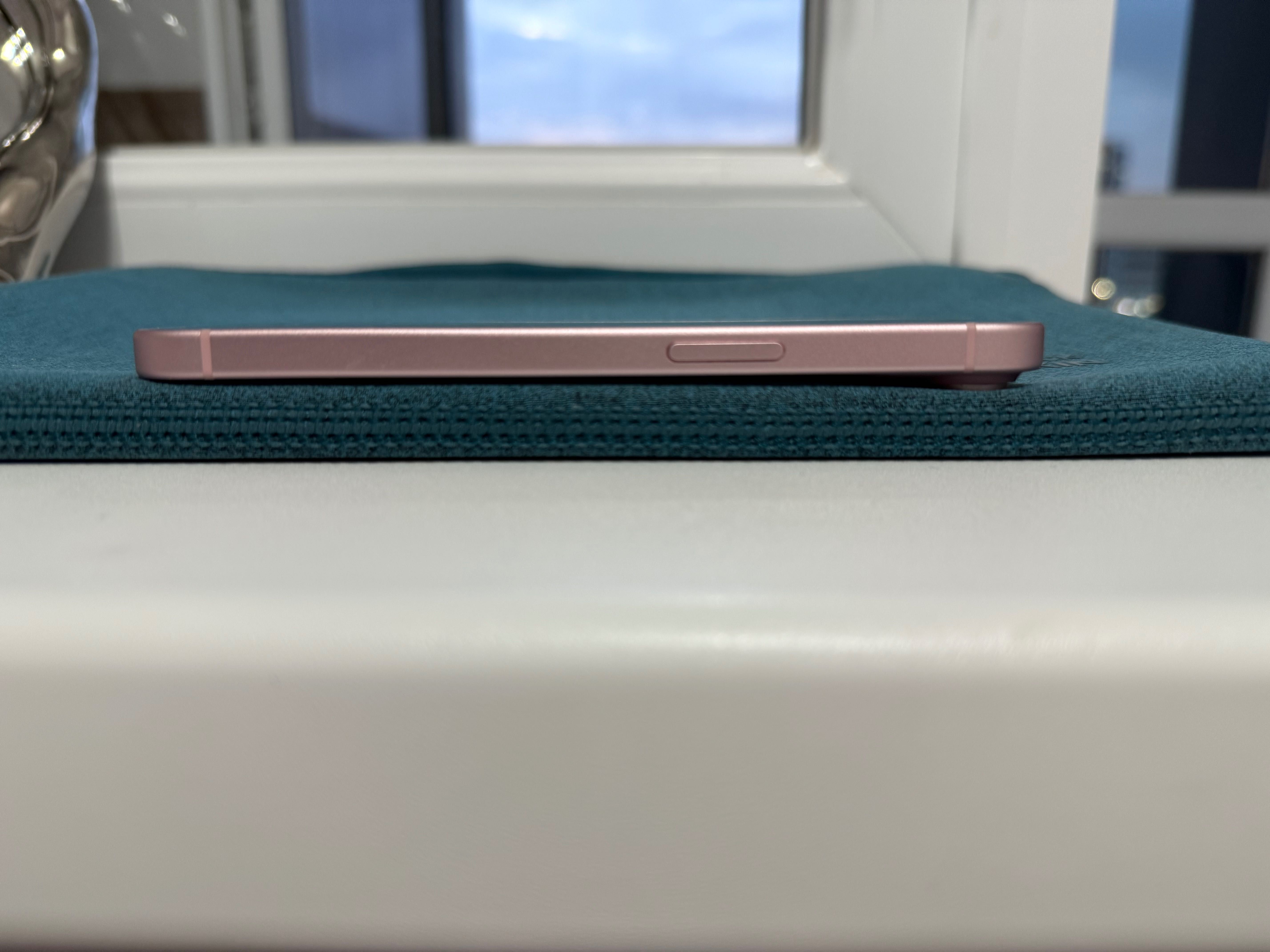 Apple iPhone 15 128Gb Dual Sim розовый