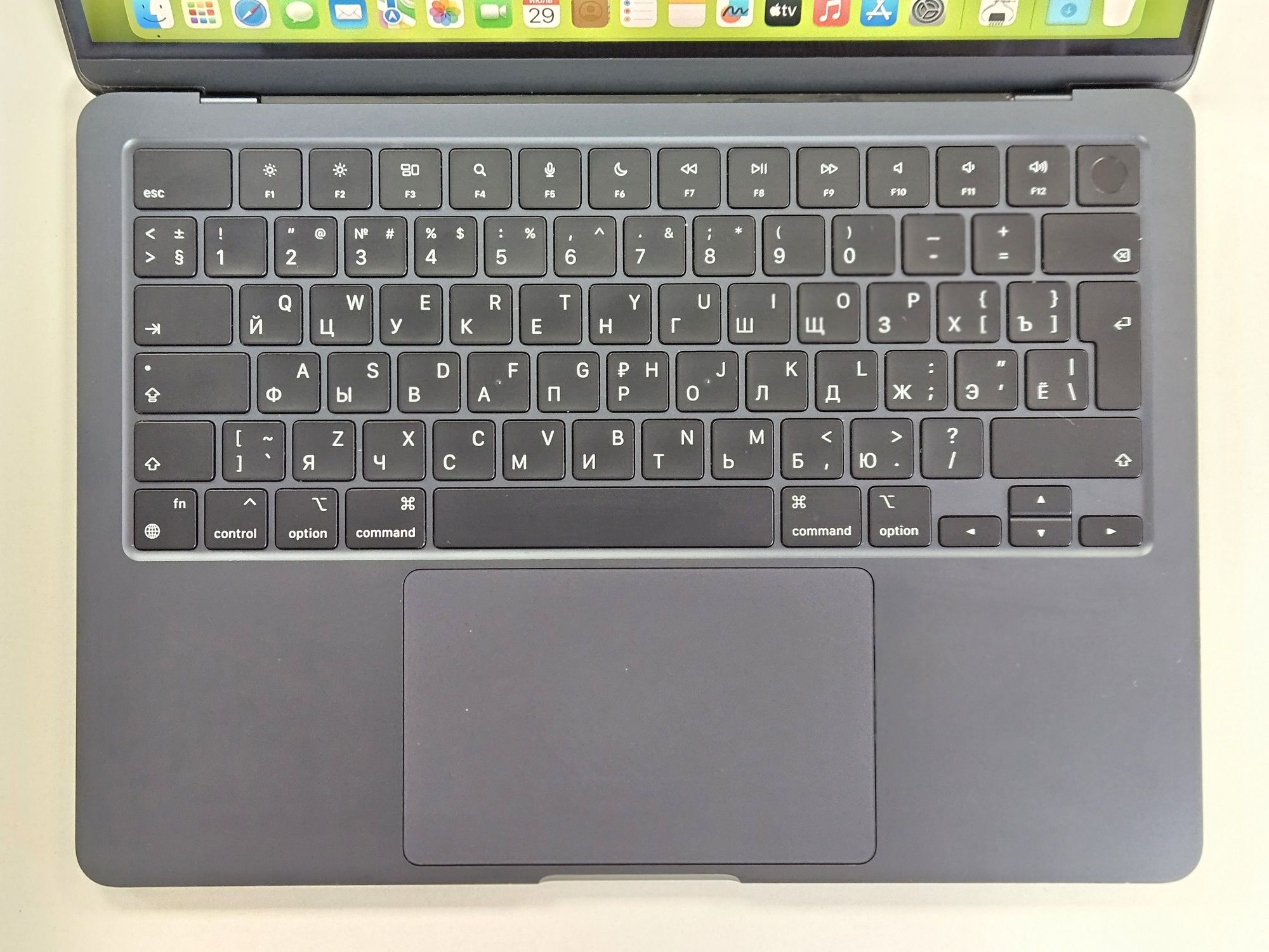 Шикарный ноутбук Macbook air 13 2022 - M2/8GB/256GB/GPU M2 151Цикл/98%