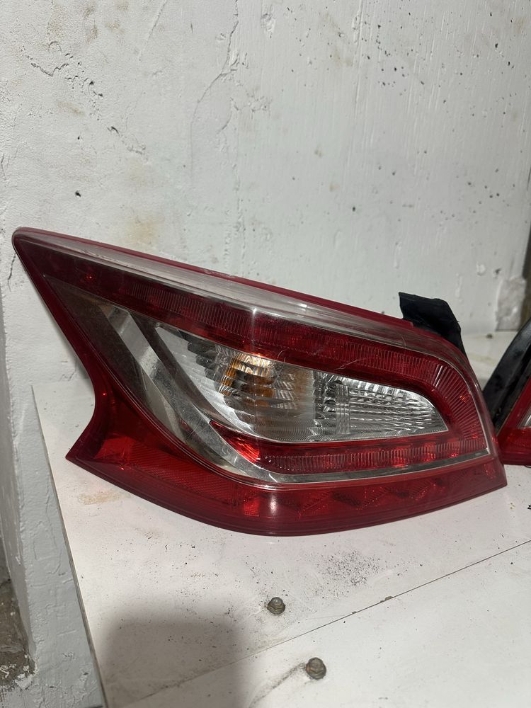 Задние фонари на Nissan Tiana 2014 года