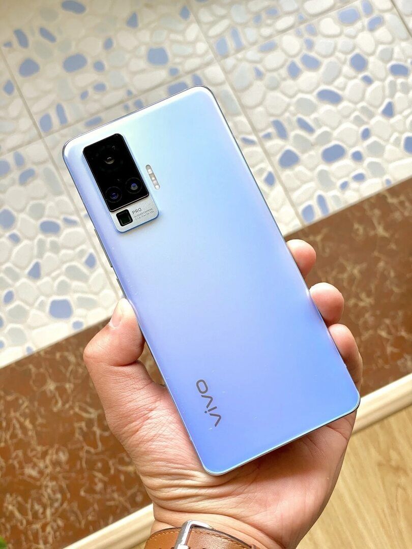 Продам телефон Vivo X50