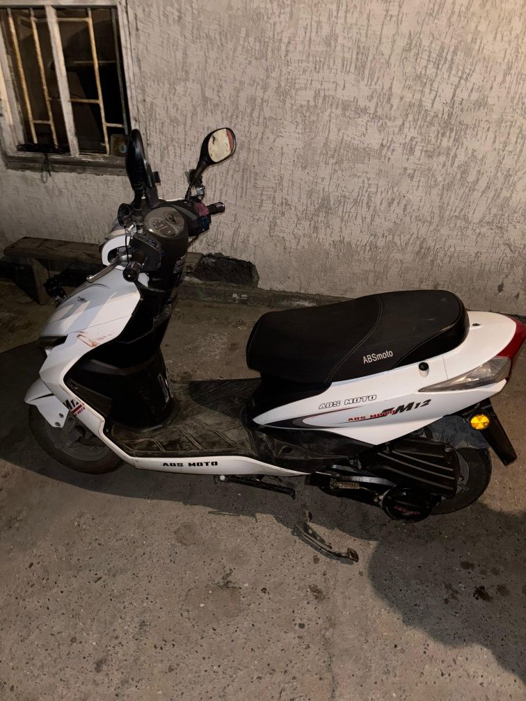 Продам мопед скутер м12