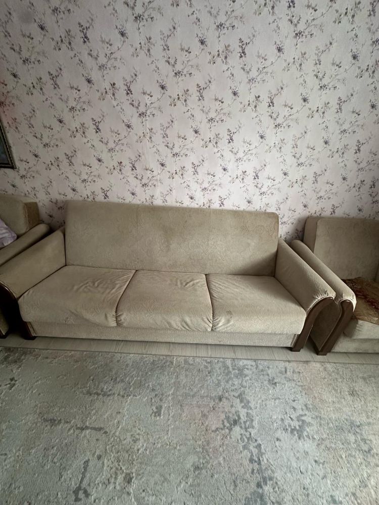 Продам Диван плюс два кресло