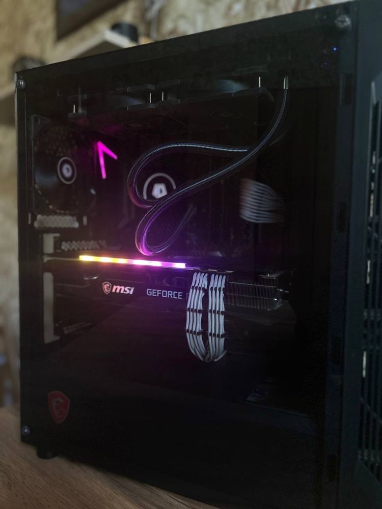 Мощный игровой компьютер: B550 WiFi, Ryzen 7 3700x, RTX 3070, 16 GB