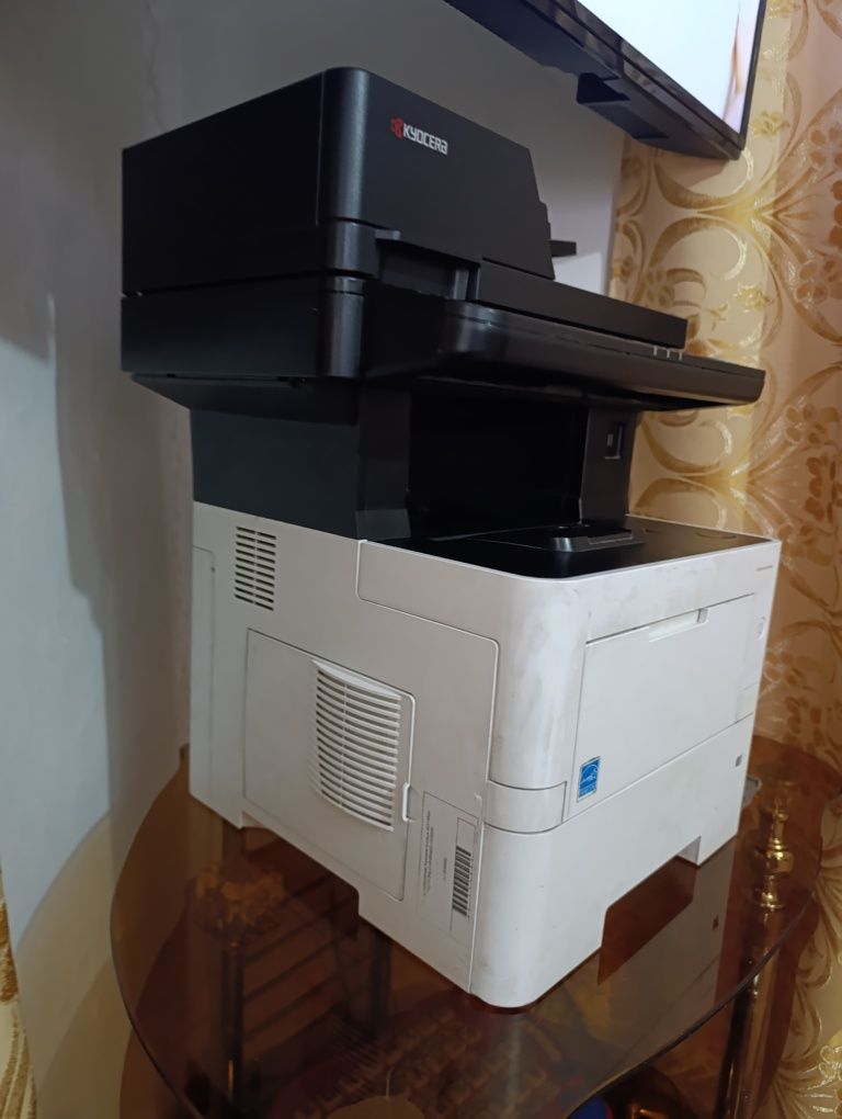 KyoceRa МФУ бу в хорошем состоянии есть заросной картридж
