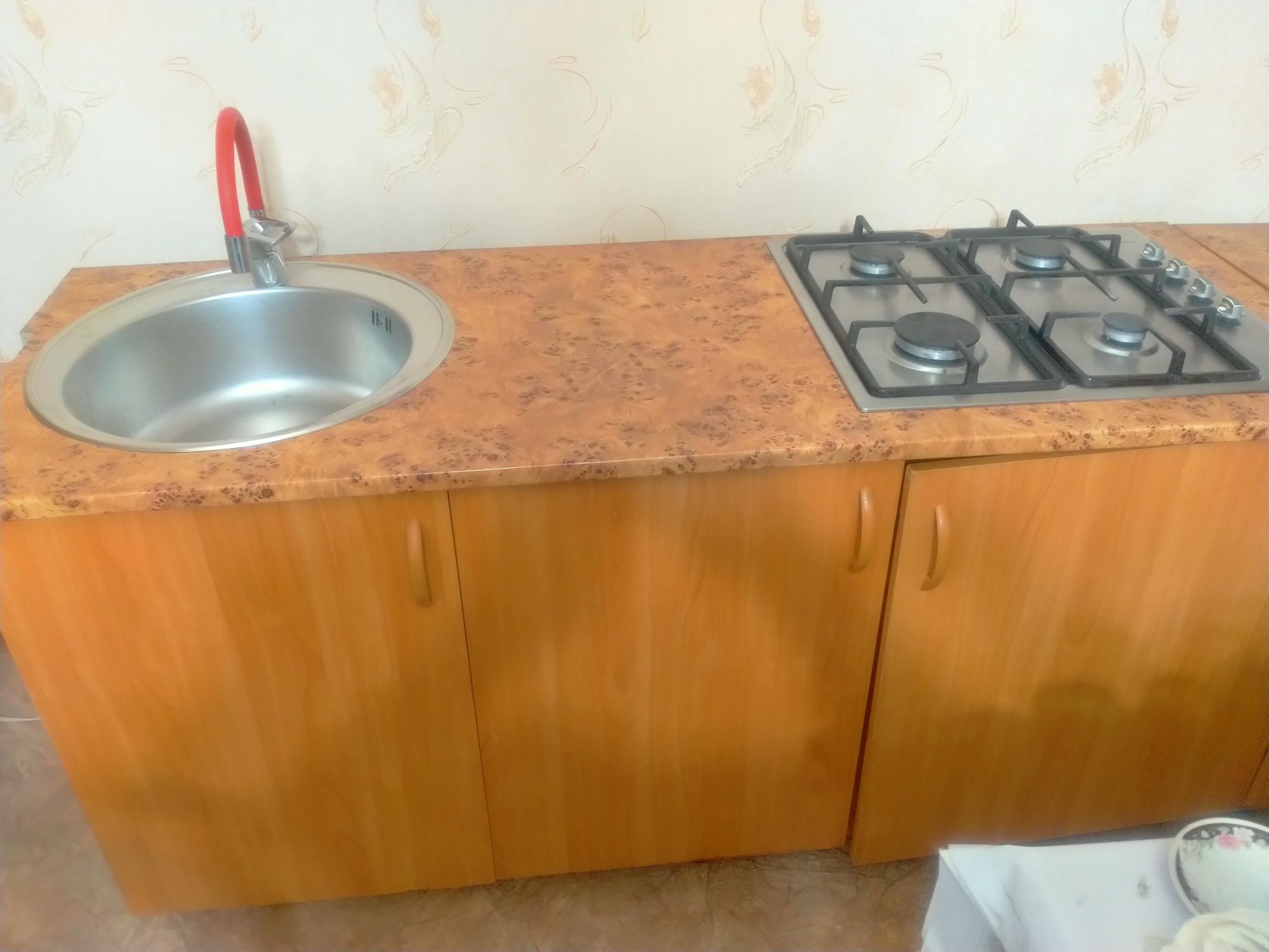 Кухонный стол.160+30 см мойка. плита
