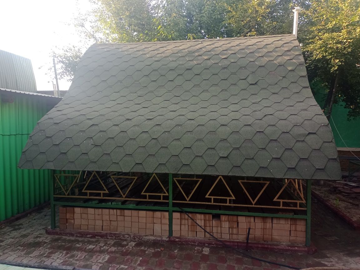 продам Тапчан крытый красивый с досками