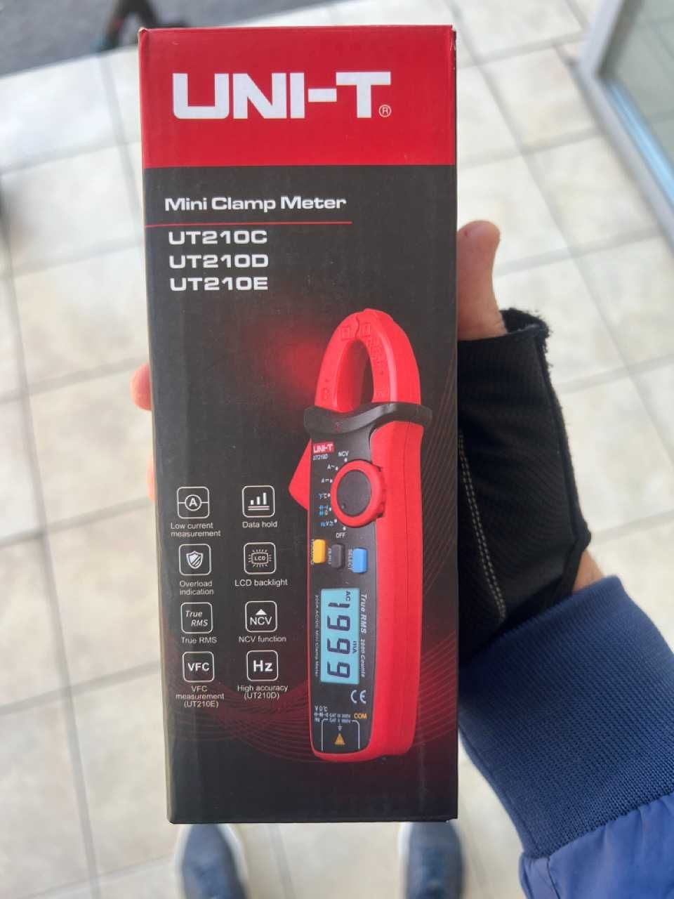 Клещи токоизмерительные UNI-T UT210D постоянного и переменного тока