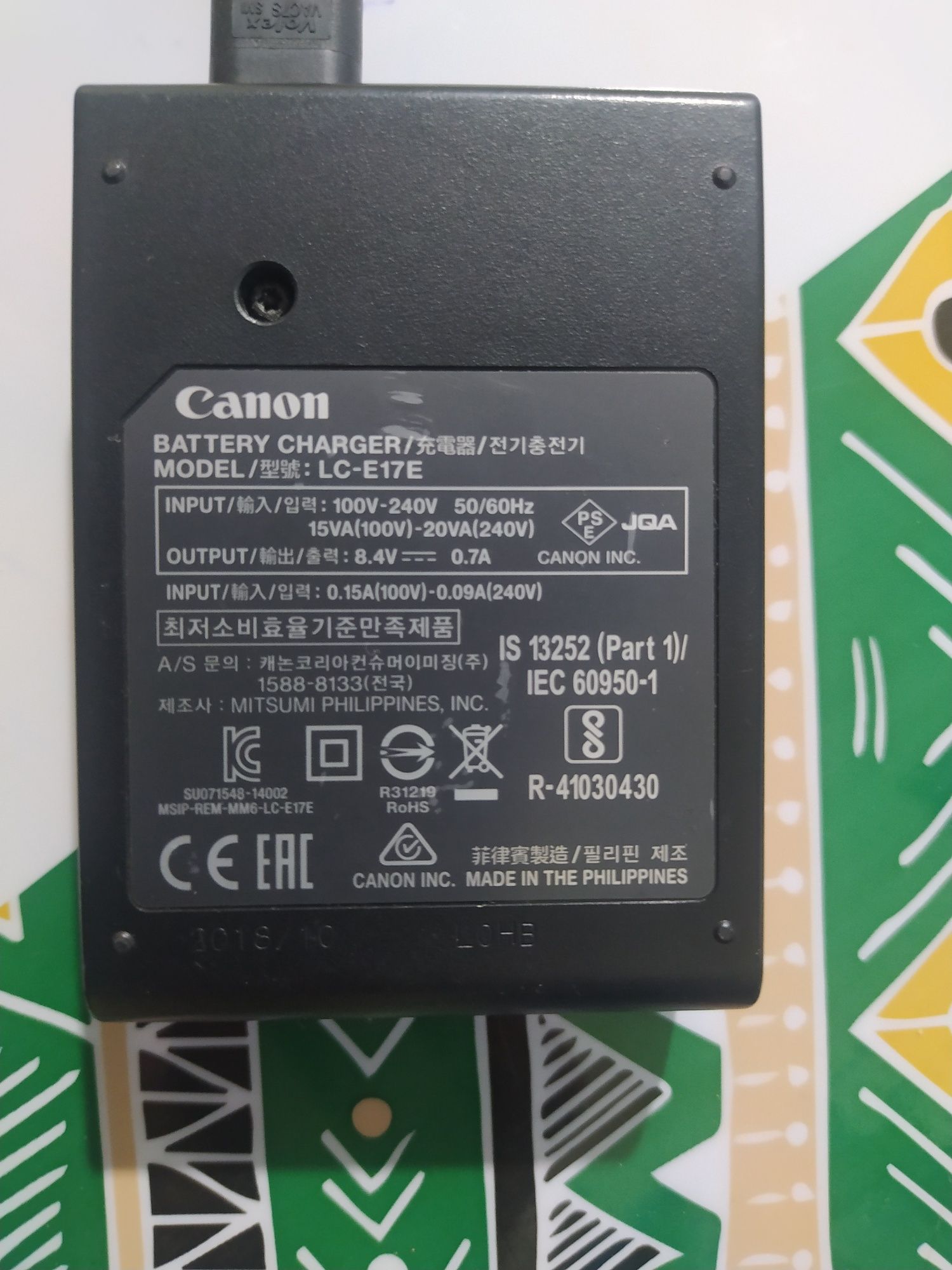 Продам Canon 800d с обьективом