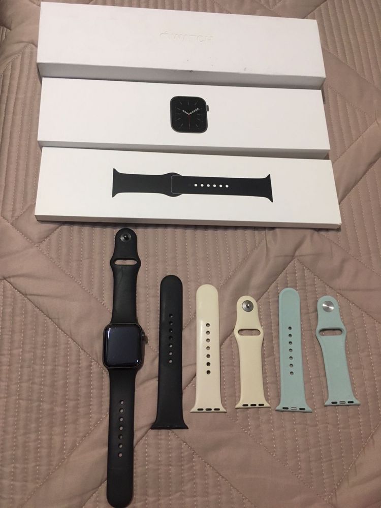 продам оригинальный Apple watch в отличном состоянии
