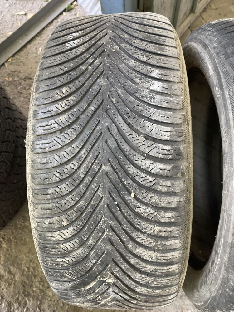 Шины Michelin 225/50R17-2 штук