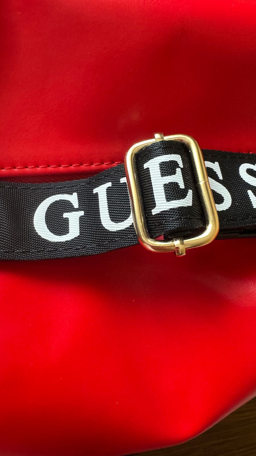 Сумка Guess красная