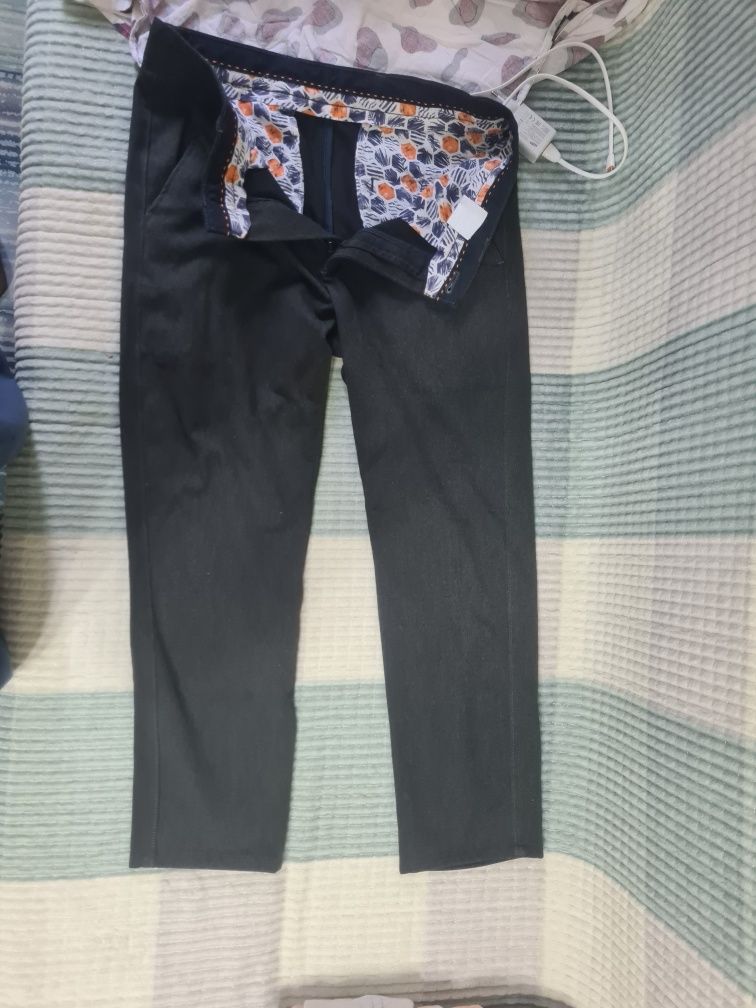 Брюки Zara, размер 31 — стильные и удобные, подойдут ко всему!