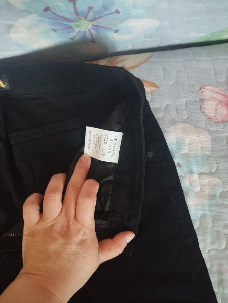 Продам мужскую джинсы.