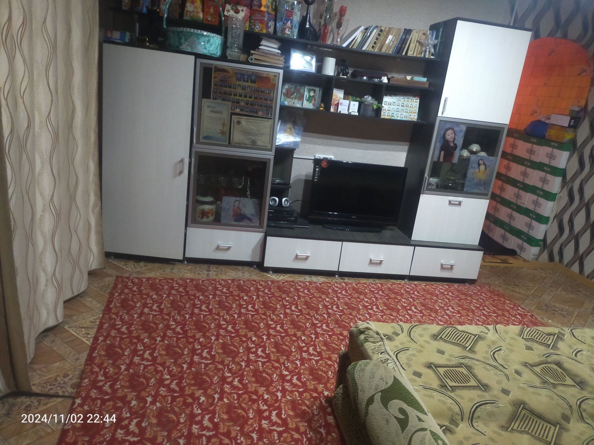 Продам дом барачного типа. Центральное отопление, вода в доме, септик