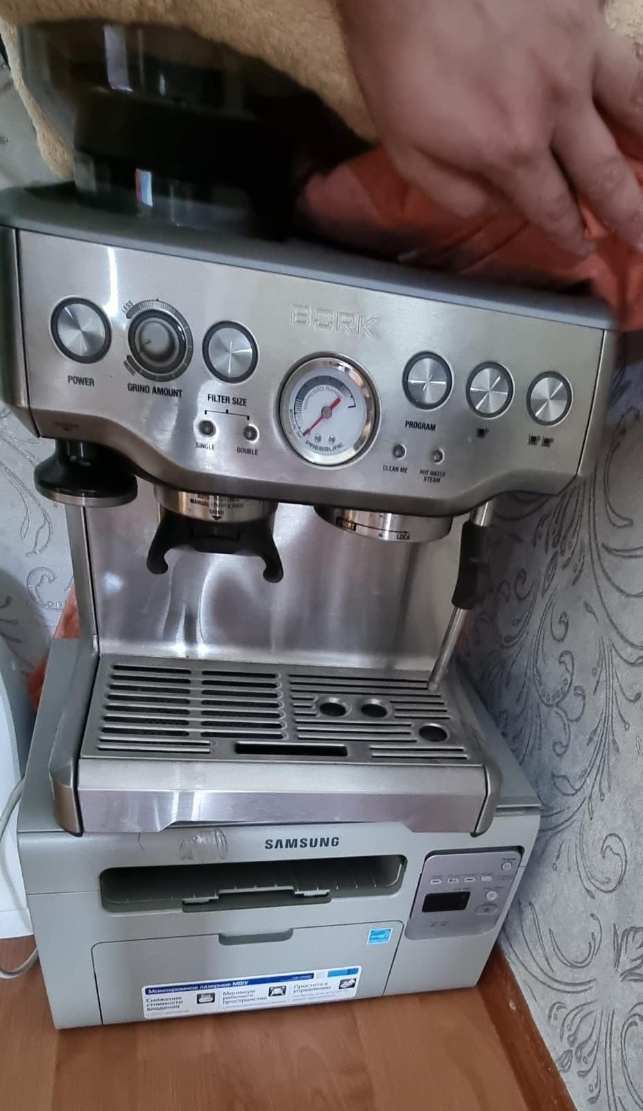Продам парикмахерские кресла,беговую дорожку,кофемашину
