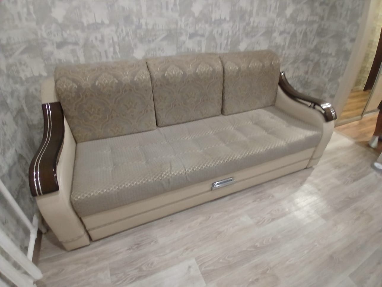 Продам шкафы и раскладной диван ,Есть доставка