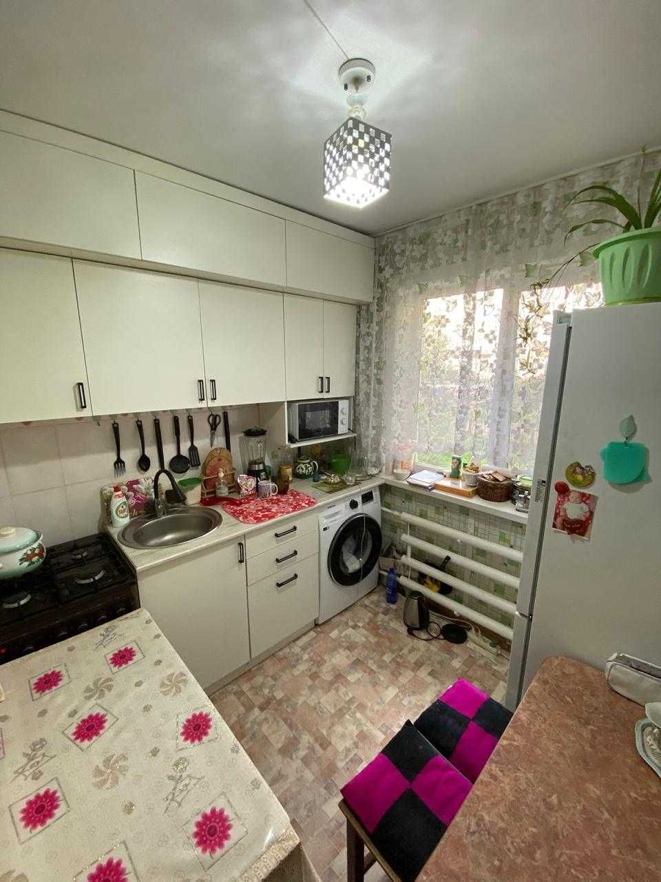 Продам 2 комнатную квартиру уютная, теплая р-н УЮТ!!!