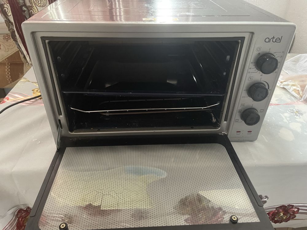 Продаю б/у духовку .Пользовалась 1 год.Продаю по причине ненадобности.