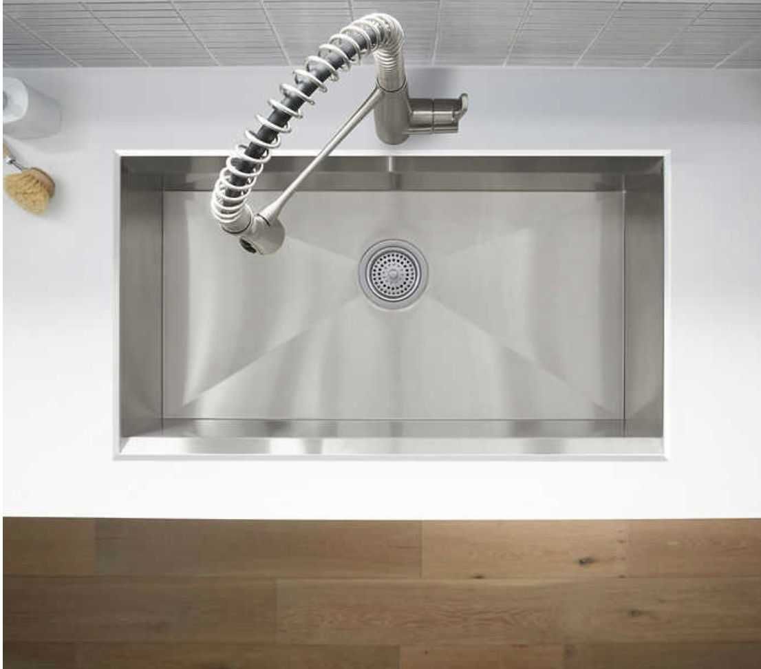 Комплект кухонной мойки Kohler в профессиональном стиле