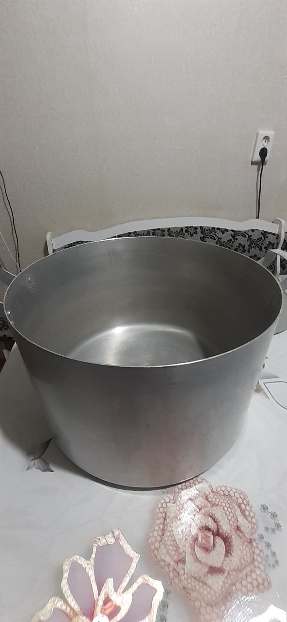 Продаётся кастрюля