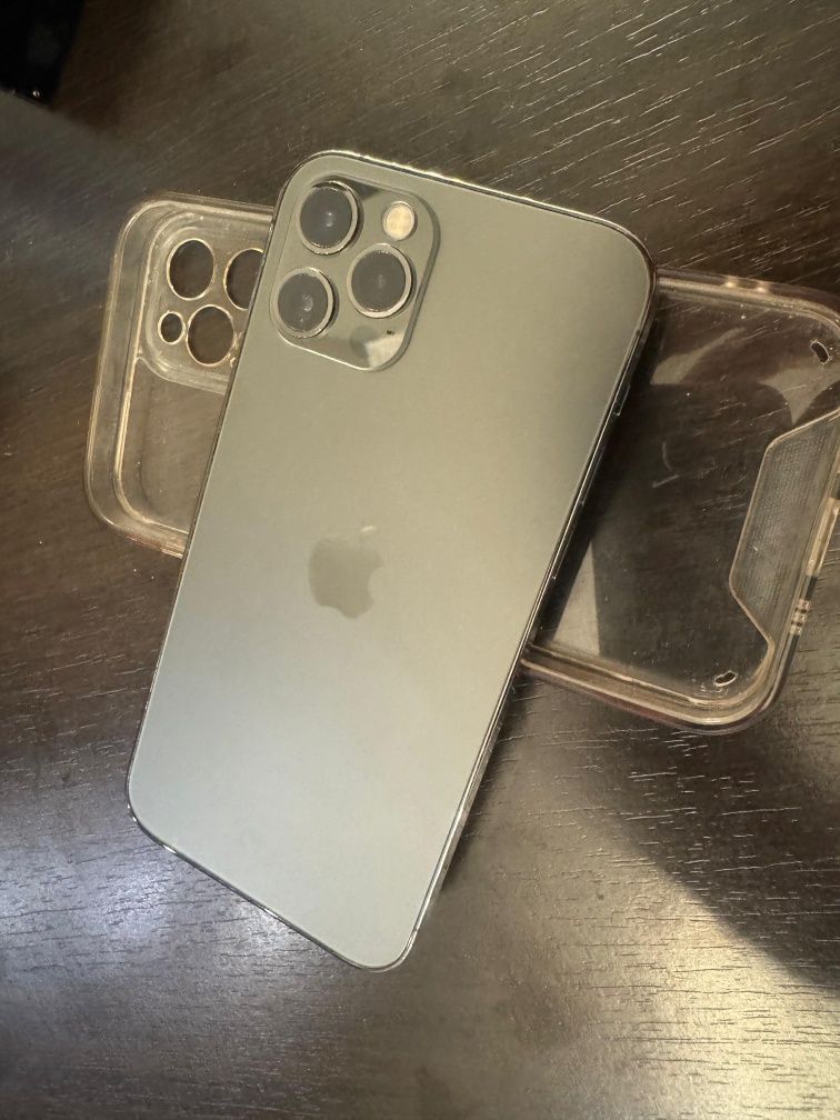 Продам IPhone 12 PRO в хорошем состоянии. Заряд 85%
