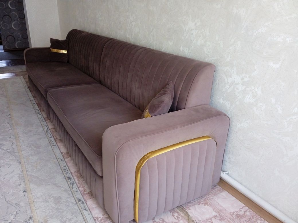 Срочно продается столик для ученика