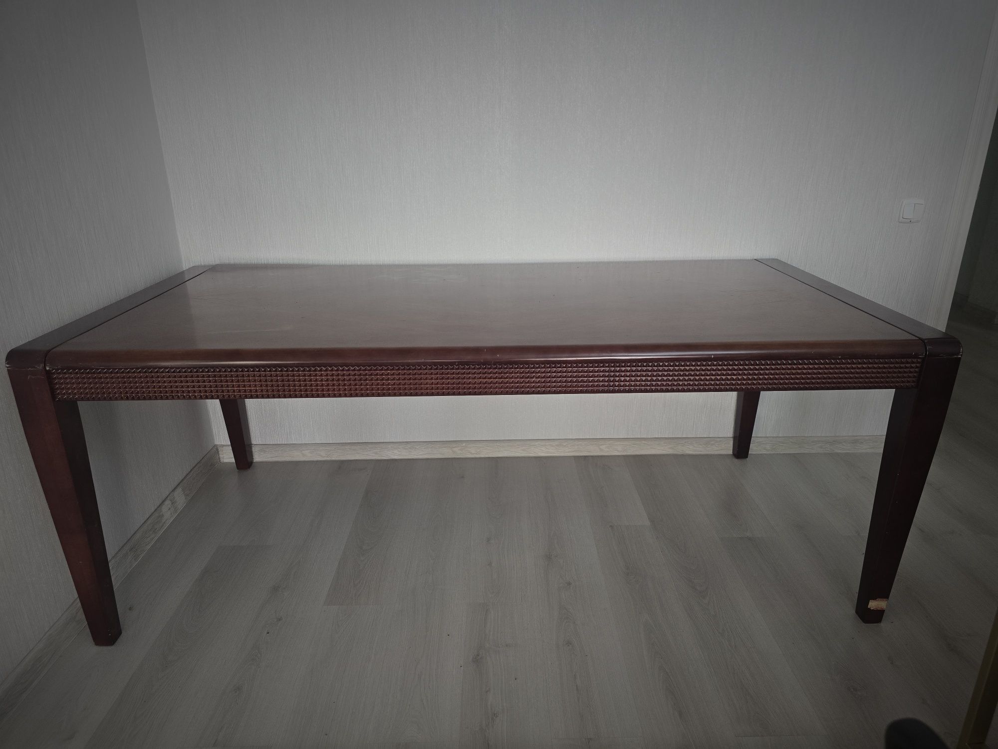 Продам стол для гостиной, красное дерево