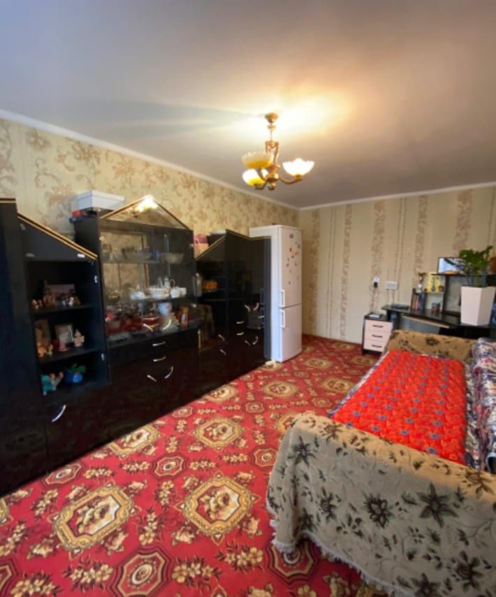 Продается 4 комн квартира, район 2 рабочий, рядом рынок Алтын Алма