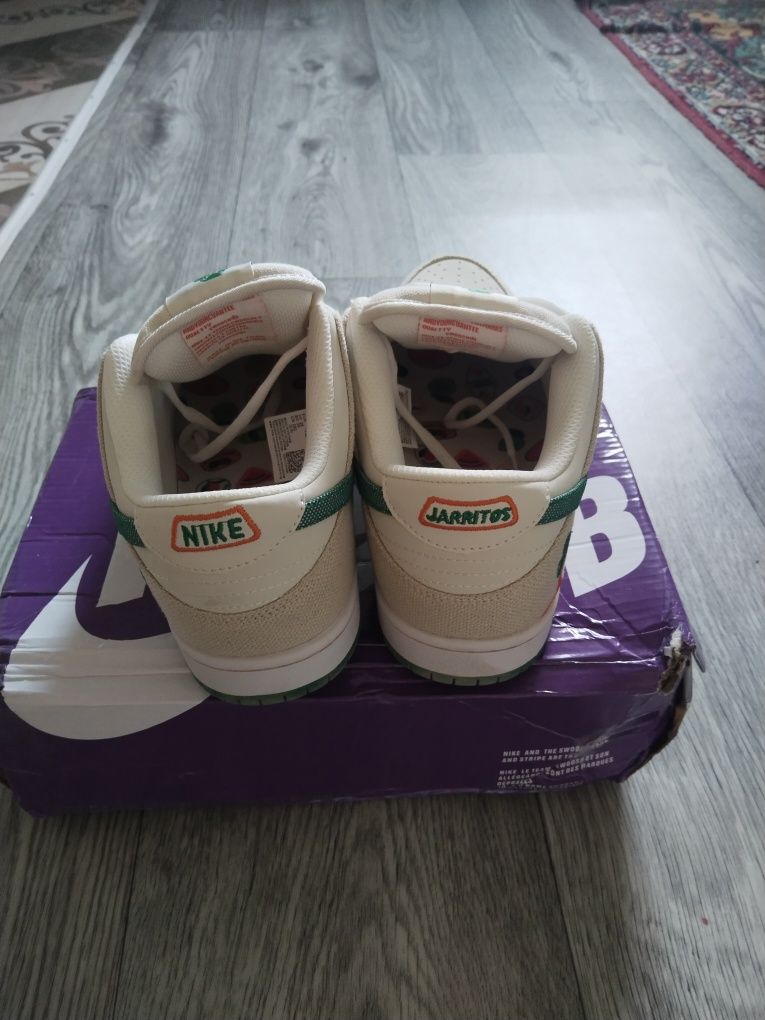 Продаю кросовку nike jarritos