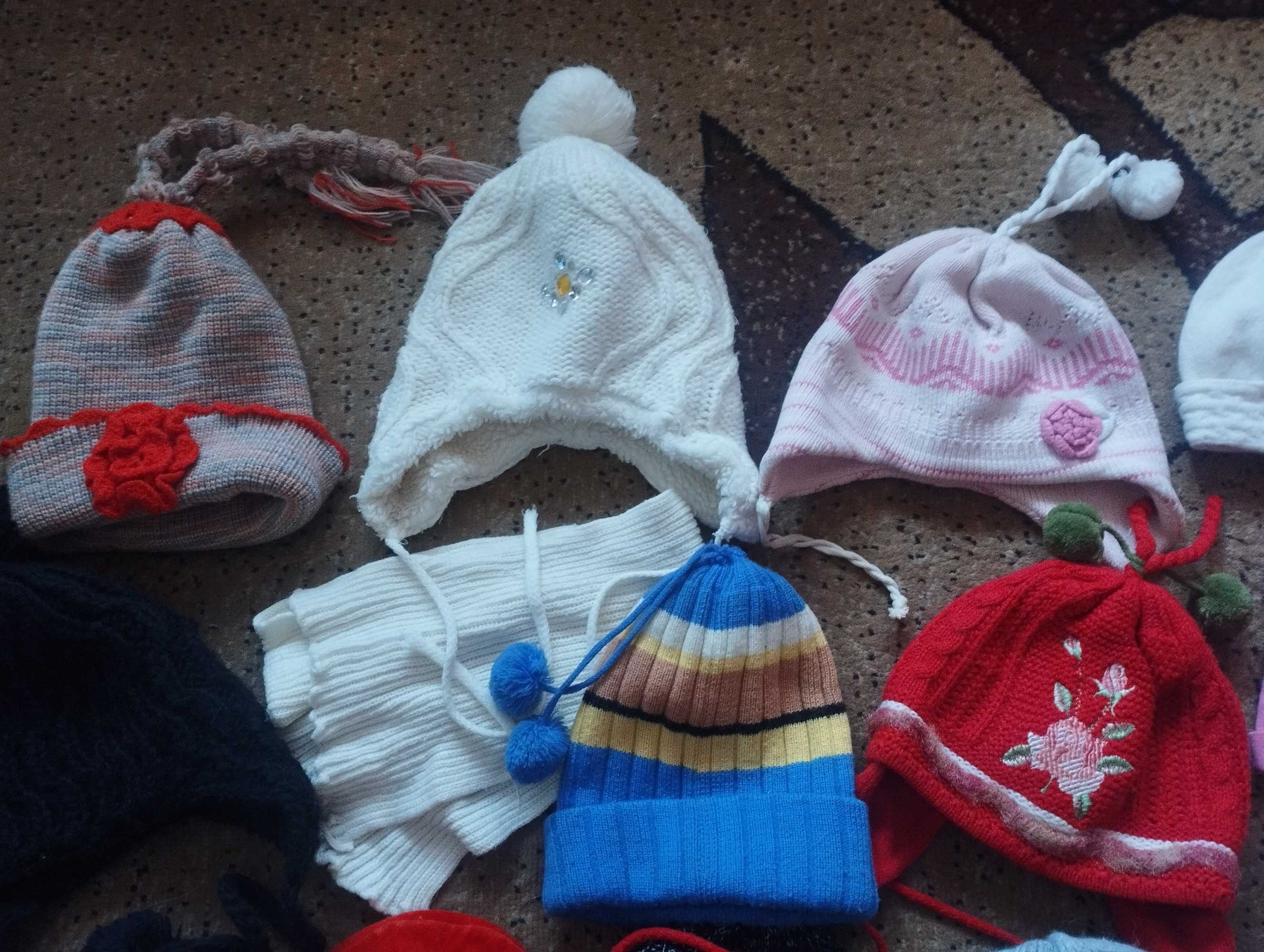 Шапки на все сезоны от 1 года и до 6-7 лет.
