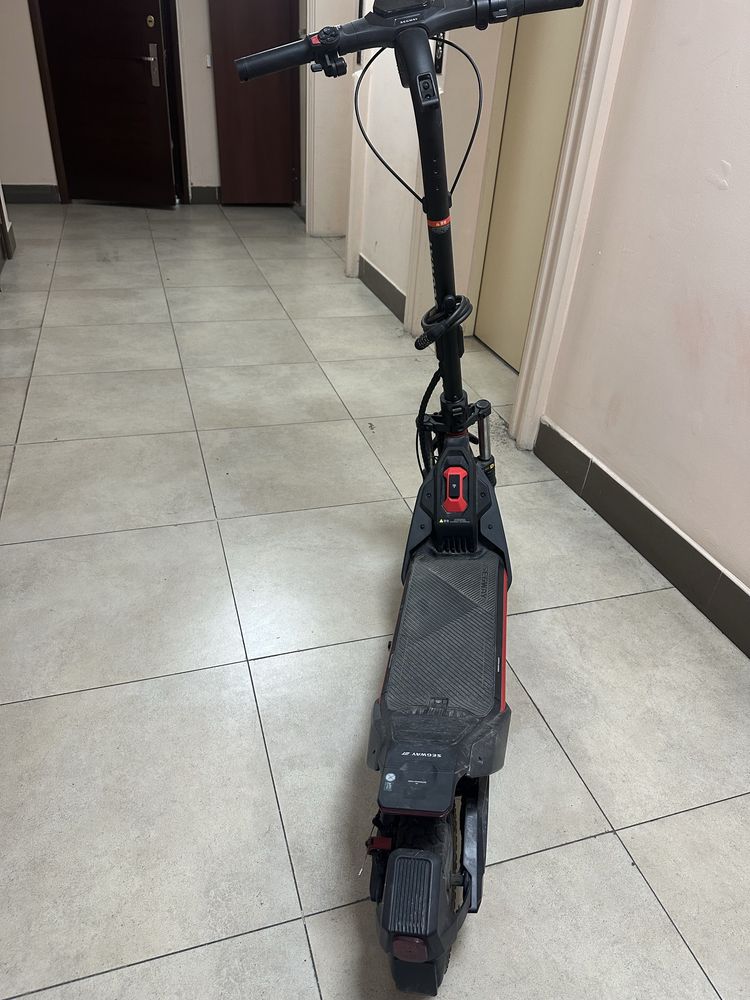 Электросамокат Ninebot Segway ZT3 Pro черный