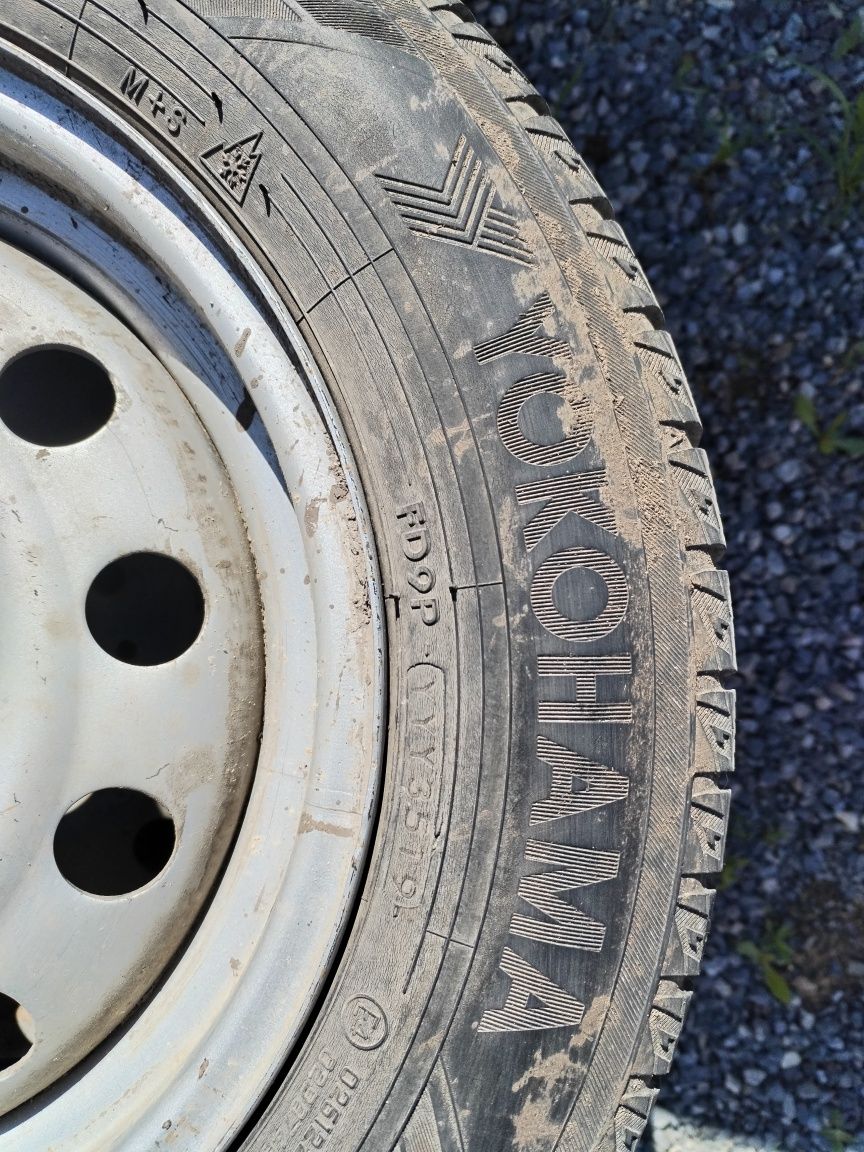 Продам комплект шин YOKOHAMA 175/65/R14 в идеальном состоянии
