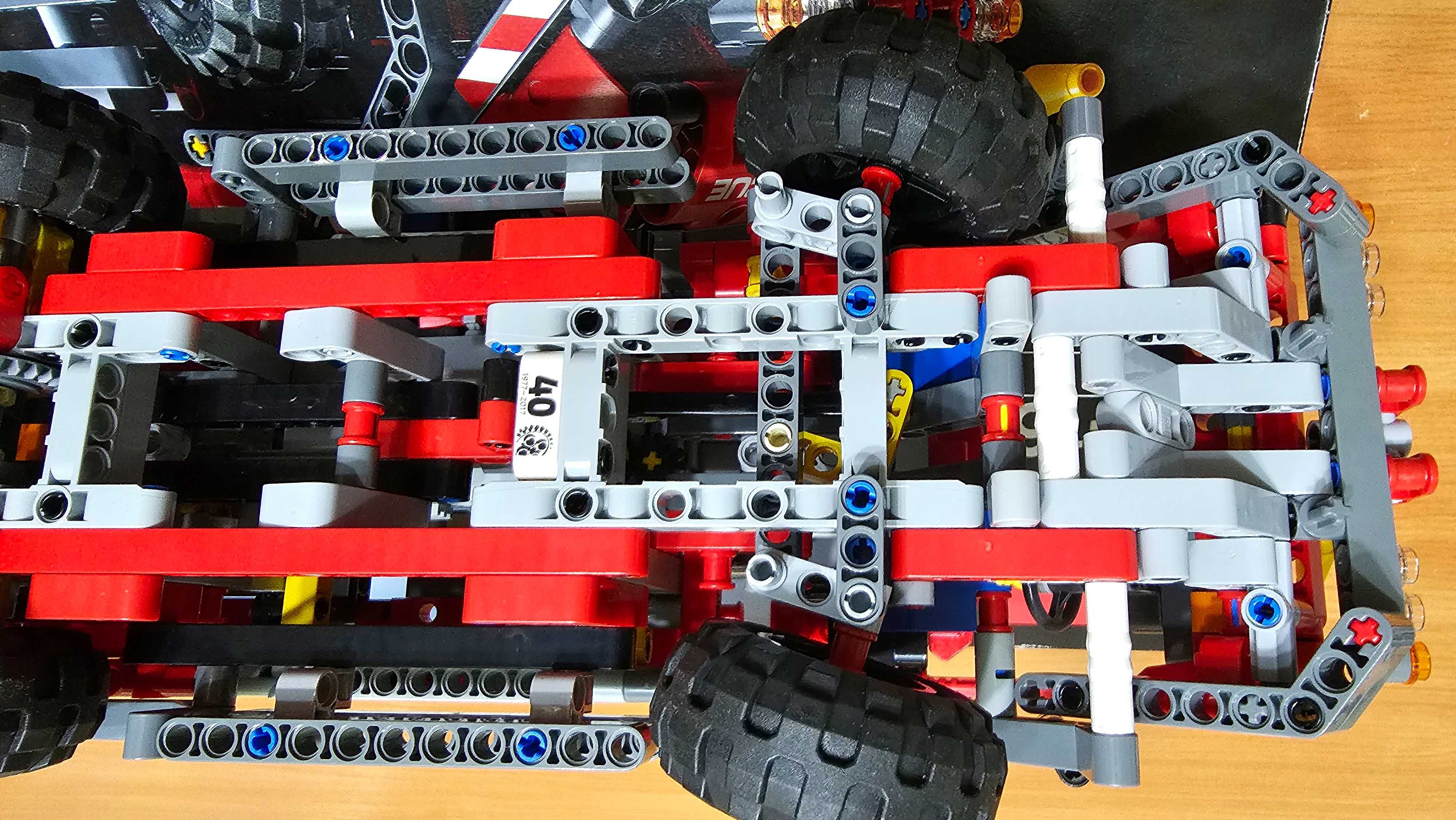 LEGO Technic Пожарная машина 42068 Porsche 911 RSR 42096 собраны