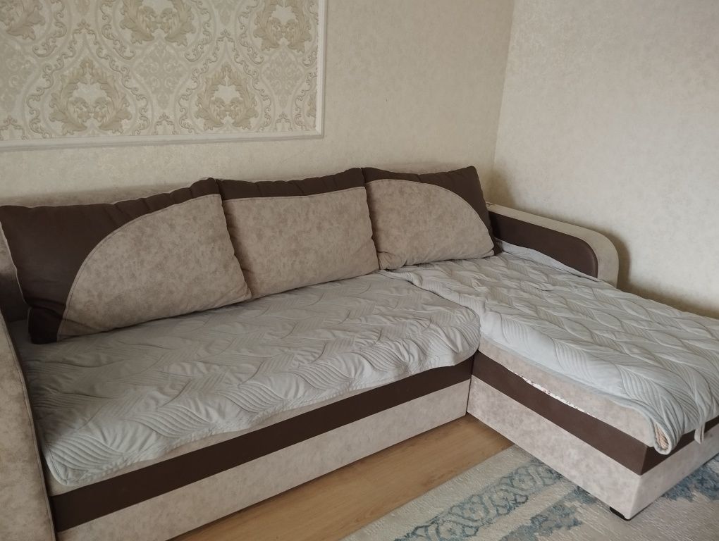 Диван сатылады.  Сост жаксы .