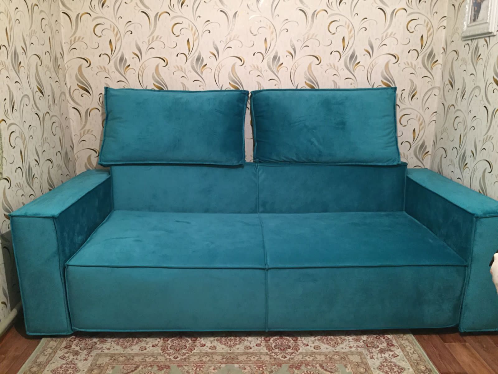 Продам диван отличным