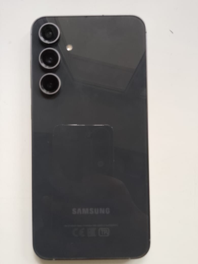 Samsung S23fe в идеальном состоянии