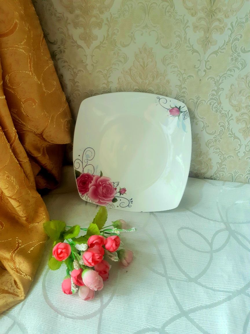 Кесе, плоские тарелки,  поднос, селедочницы, Сахарница,  чашечка, блюд