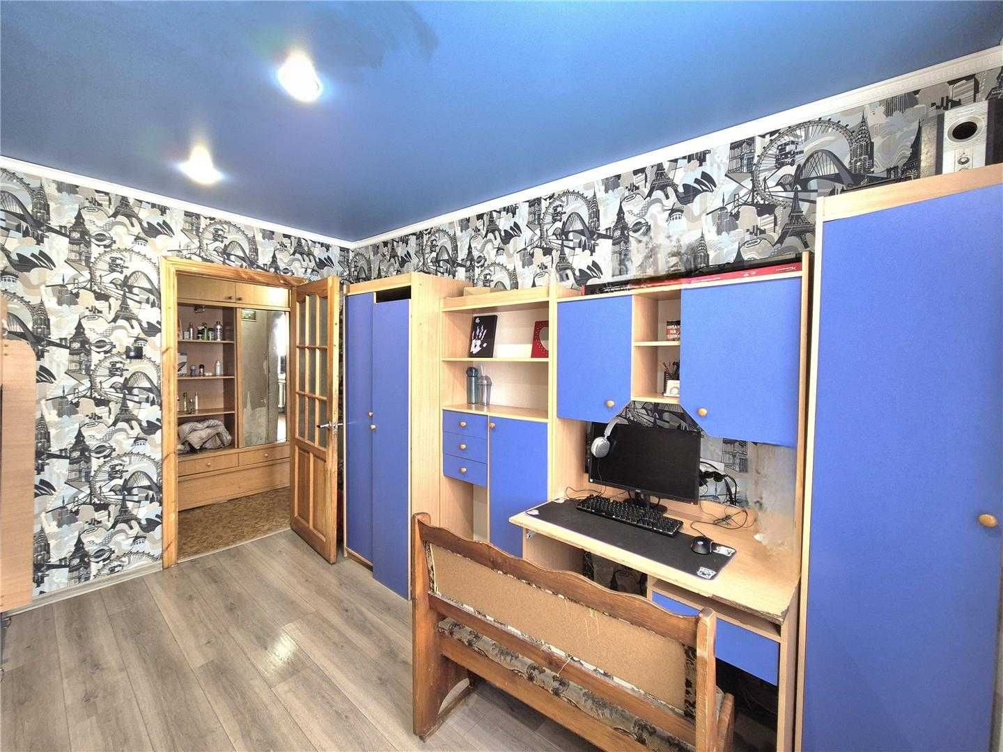 Продам 2комн ул планировки на горке Дружбы. 
На 3/9эт