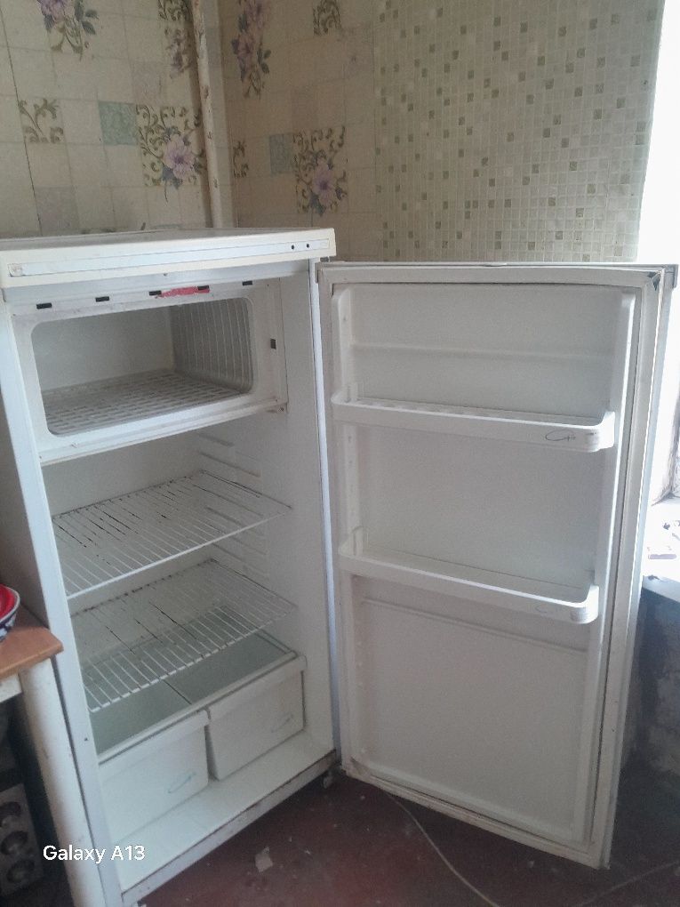 Холодилник  сатылады. Новый жағдайы  жаксы .  Бағасын  келісемізз
