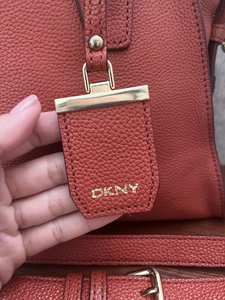 Кожаная Сумка DKNY
