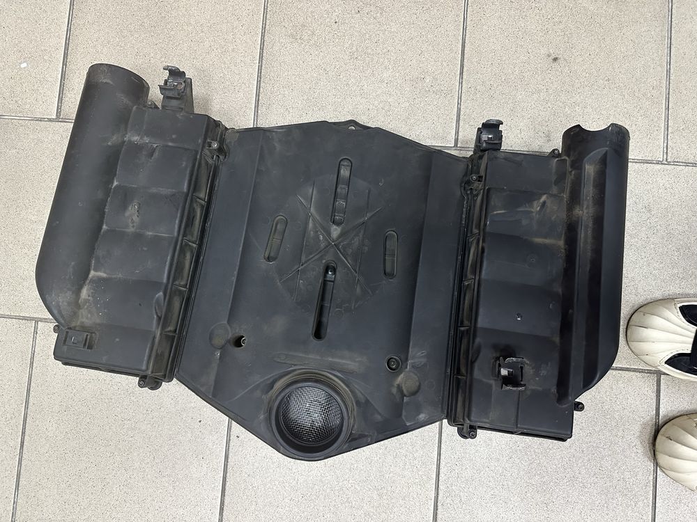 Корпус воздушного фильтра Mercedes w211