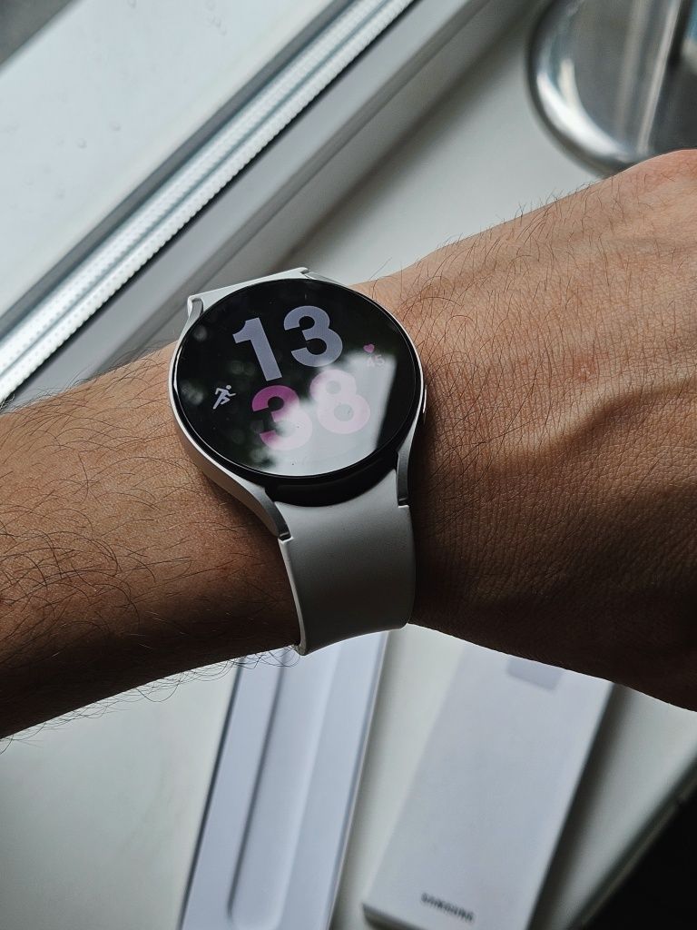 Samsung Galaxy Watch 5 в отличном состоянии