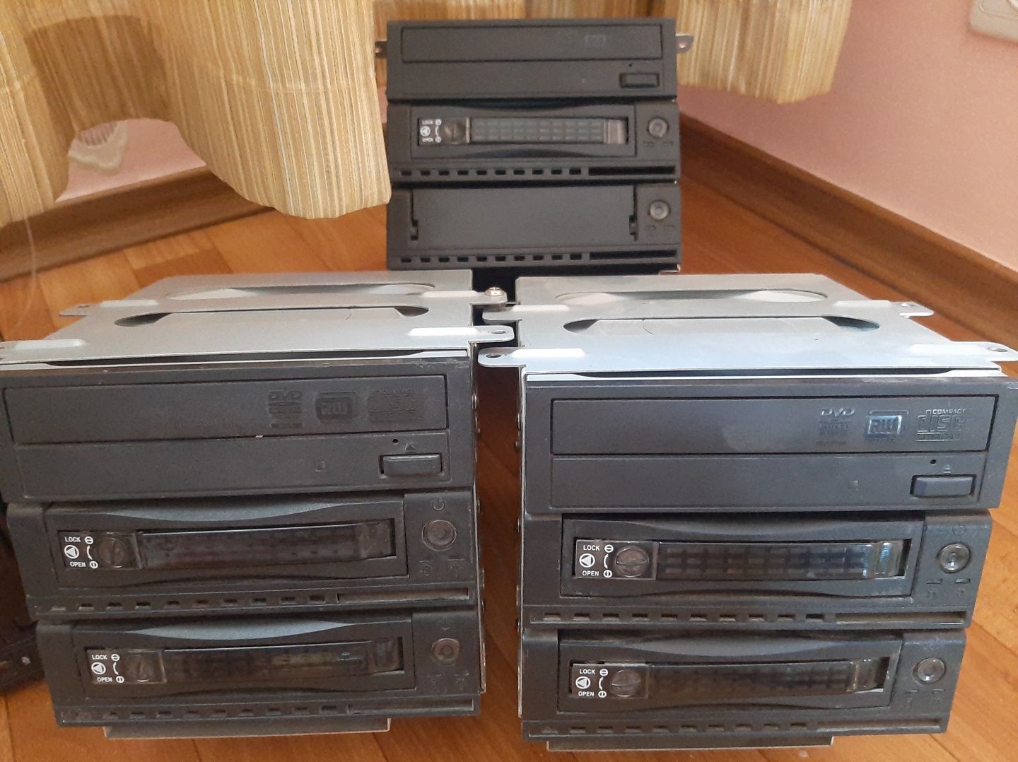 Корзина для жёстких дисков, салазки для HDD