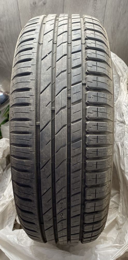 Продам летние шины Nokian с железными дисками в комплекте