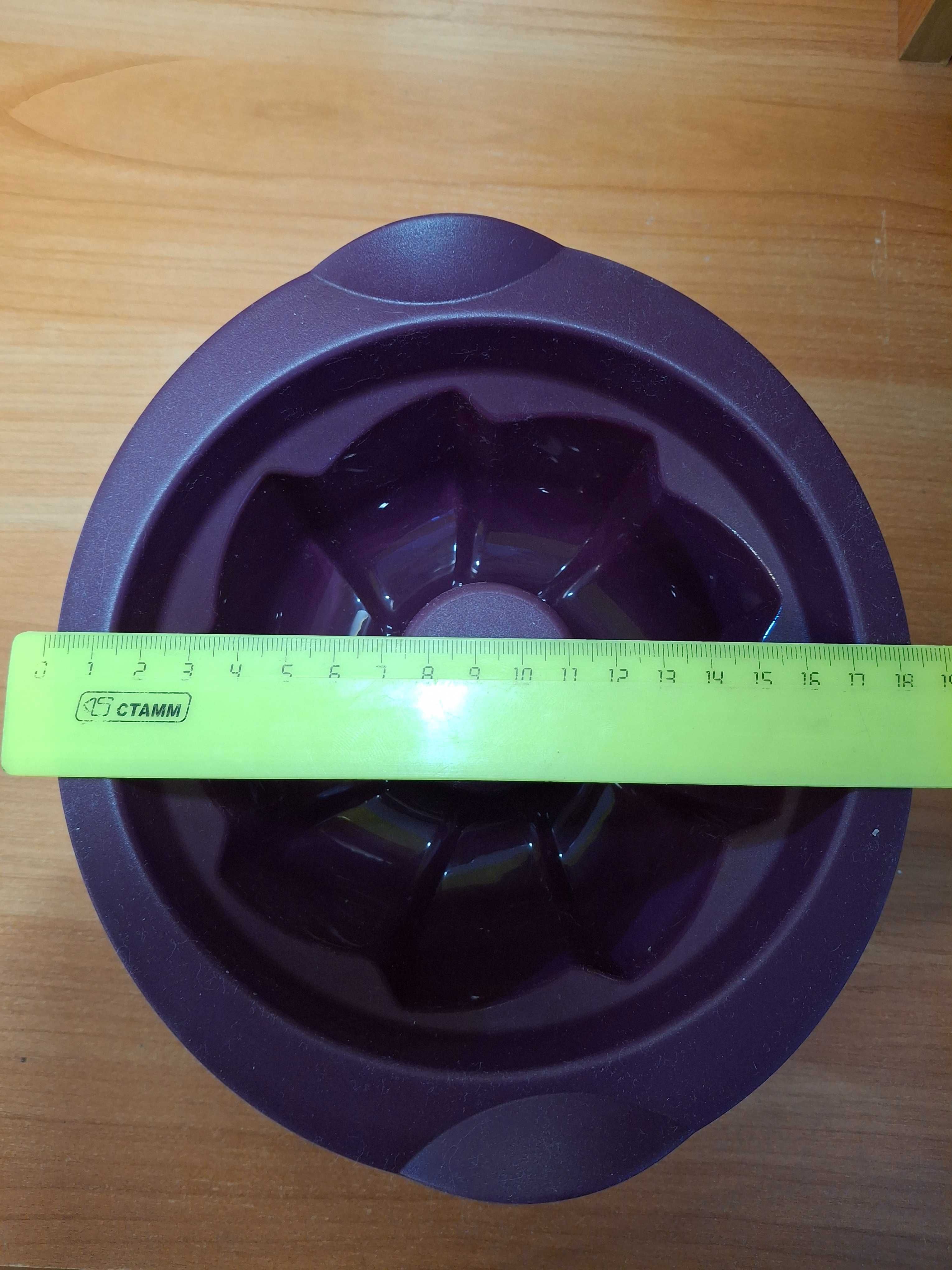 Посуда  Tupperware.  Силиконовая форма для выпечки, форма "Цветок".